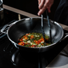Rozsdamentes wok serpenyő hibrid felülettel, fedővel Ø 30 cm