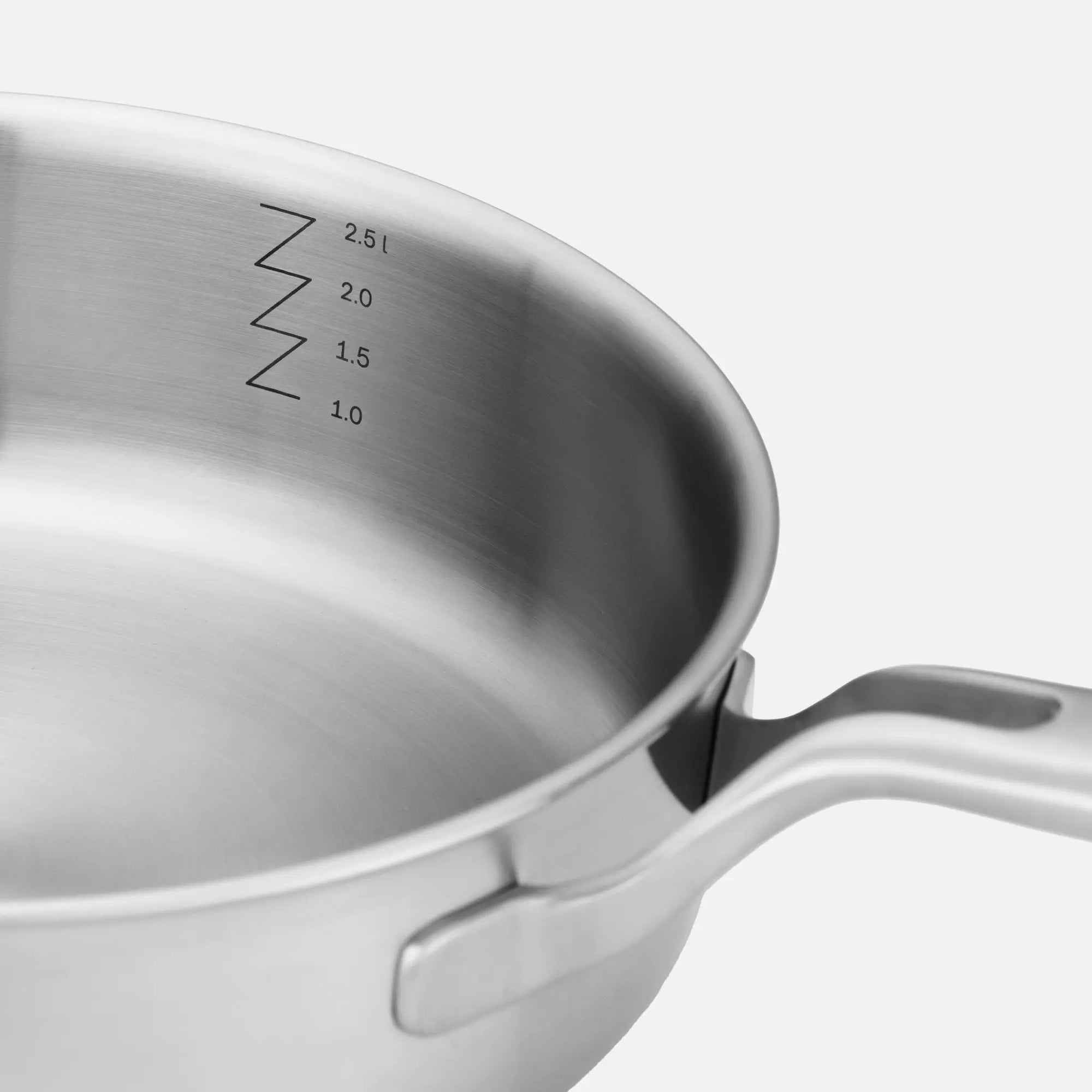 Mély serpenyő FABINI & Pohlreich, ø 24 cm (2,5 l) - Szegecs nélküli mély serpenyő ötrétegű rozsdamentes acélból, fedővel
