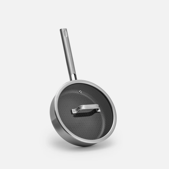 Mély serpenyő Hibrid, ø 24 cm (2,5 l) - Szegecs nélküli, többrétegű rozsdamentes acél serpenyő hibrid kerámia felülettel, fedővel