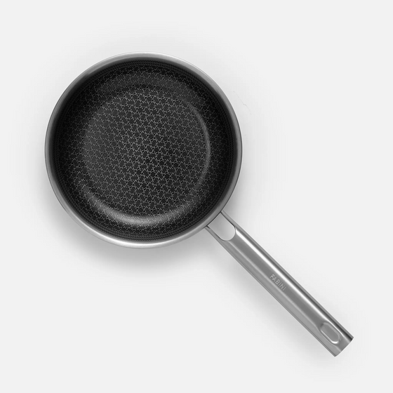 Serpenyő Hibrid, ø 20 cm - Szegecs nélküli, többrétegű rozsdamentes acél serpenyő hibrid kerámia felülettel, fedő nélkül