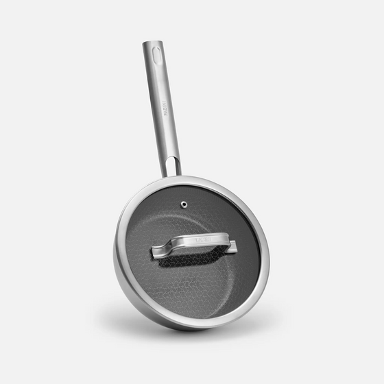 Nyeles lábas Hibrid, ø 20 cm (1,5 l) - Szegecs nélküli, többrétegű rozsdamentes acél nyeles lábas hibrid kerámia felülettel, fedővel