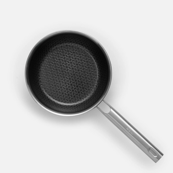 Nyeles lábas Hibrid, ø 20 cm (1,5 l) - Szegecs nélküli, többrétegű rozsdamentes acél nyeles lábas hibrid kerámia felülettel, fedővel