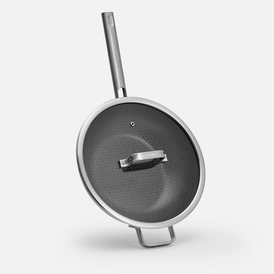 Wok serpenyő Hibrid, ø 30 cm - Szegecs nélküli, többrétegű rozsdamentes acél wok serpenyő hibrid kerámia felülettel, fedővel