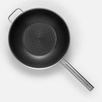 Wok serpenyő Hibrid Standard, ø 30 cm - Szegecs nélküli, többrétegű rozsdamentes acél wok serpenyő hibrid kerámia felülettel, fedővel