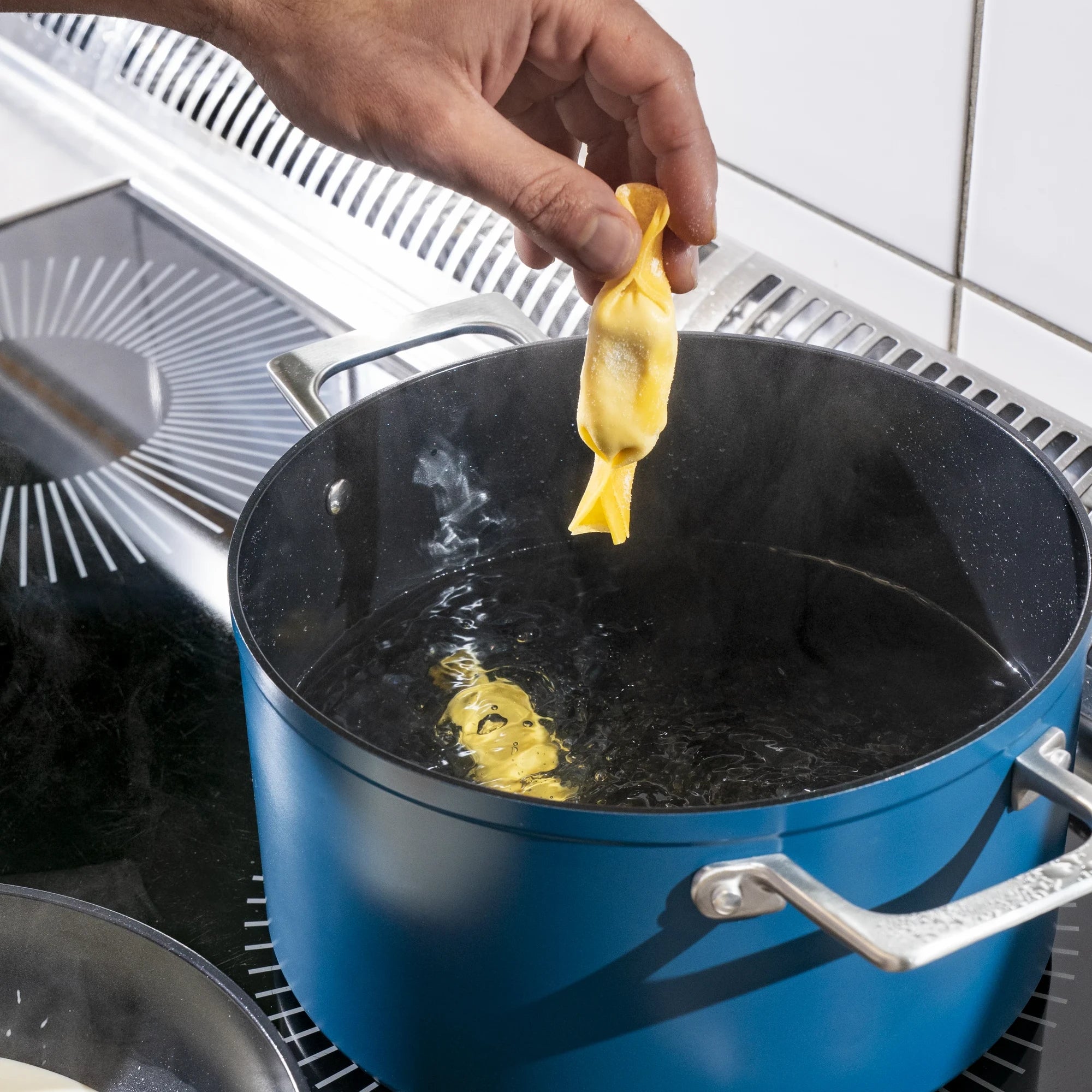 Fazék Meda 4.0, ø 20 cm (2,4 l) - Tapadásmentes fazék kerámia bevonattal fedővel, bordó