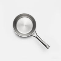 Kúp alakú nyeles lábas FABINI & Pohlreich 2.0, ø 20 cm (1,5 l) - Szegecs nélküli, többrétegű rozsdamentes acél nyeles lábas fedővel