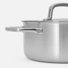 Szegecsmentes, alacsony falú, többrétegű rozsdamentes acélból készült lábas fedővel Ø 24 cm (4 l)