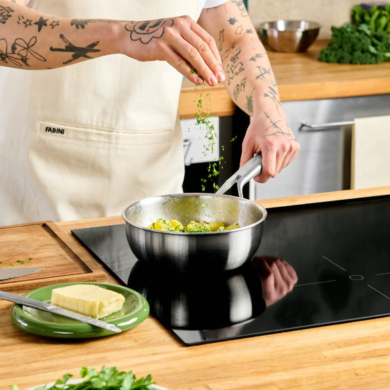 Nyeles lábas Lucca 3.0, ø 20 cm (1,5 l) - Szegecs nélküli, kúp alakú többrétegű rozsdamentes acél nyeles lábas, fedővel