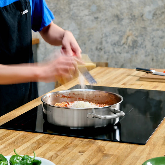Tegame serpenyő Lucca 3.0, ø 28 cm (4 l) - Többrétegű rozsdamentes acél tegame serpenyő, fedővel