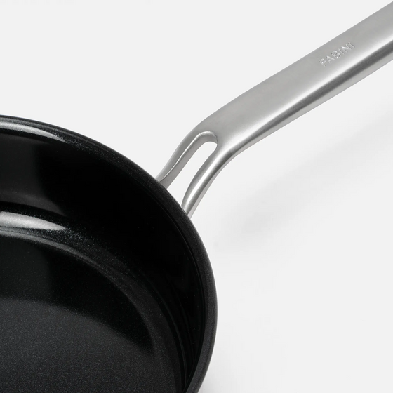 Serpenyő Lucca 4.0 Pro, ø 26 cm - Tapadásmentes, szegecs nélküli serpenyő többrétegű rozsdamentes acélból, fedő nélkül