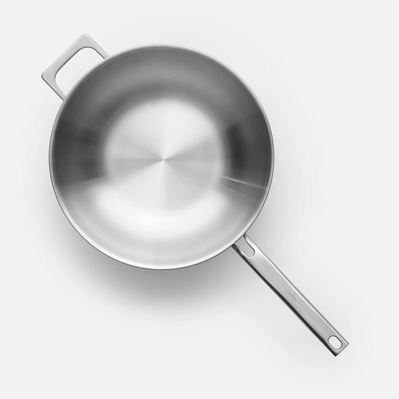 Wok serpenyő Lucca 4.0 Pro, ø 30 cm - Szegecs nélküli, többrétegű rozsdamentes acél wok serpenyő fedővel