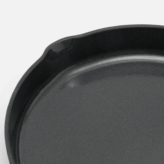 Serpenyő Mattia 3.0, ø 26 cm - Zománcozott öntöttvas serpenyő fedő nélkül, fényes fekete