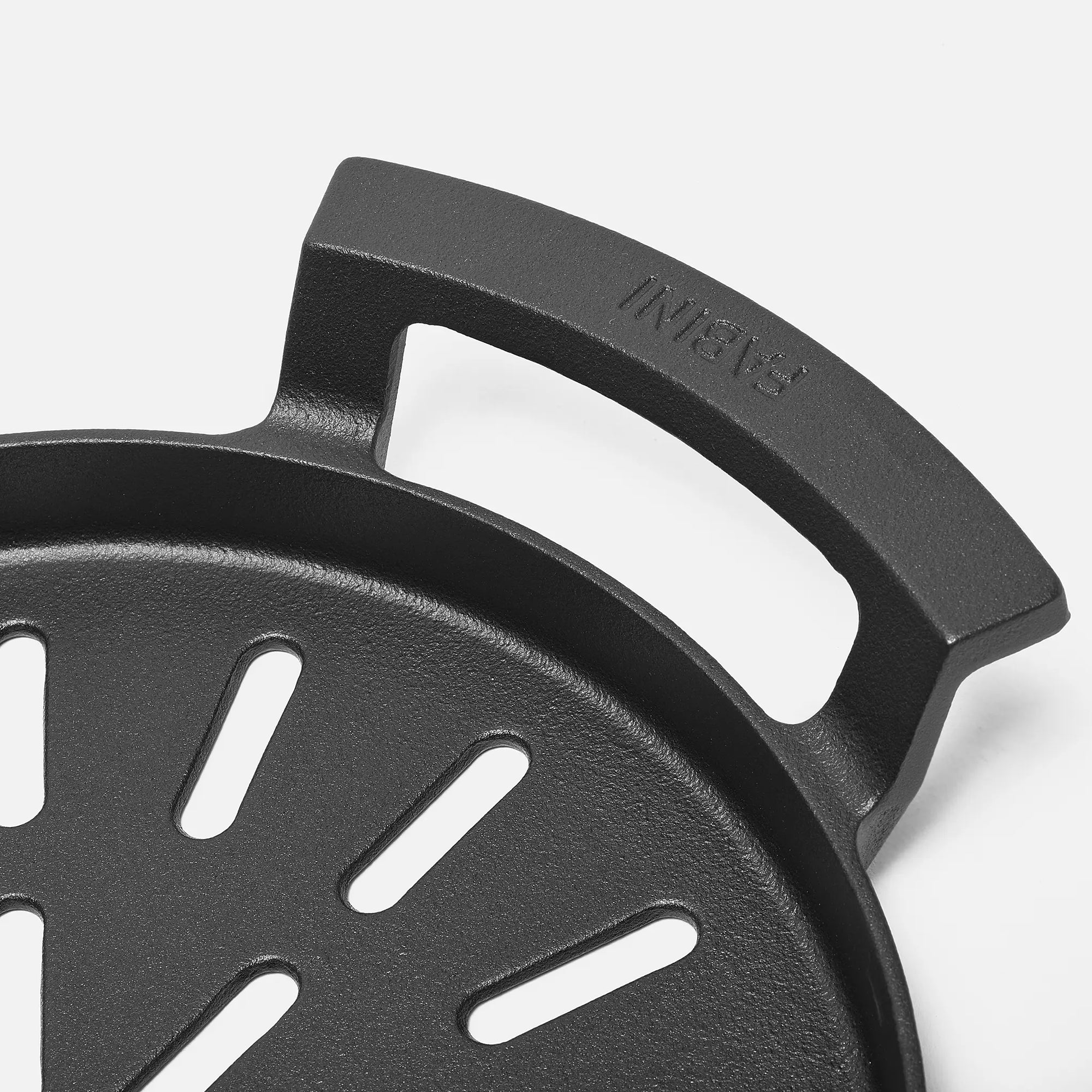 Grillserpenyő Lore, ø 28 cm - Lyukacsos öntöttvas grillserpenyő