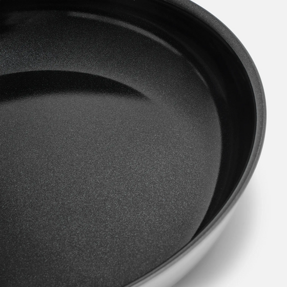 Serpenyő Lucca 4.0 Standard, ø 26 cm - Szegecs nélküli, többrétegű rozsdamentes acél serpenyő kerámia bevonattal, fedő nélkül