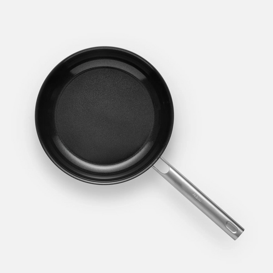 Serpenyő Lucca 4.0 Standard, ø 26 cm - Szegecs nélküli, többrétegű rozsdamentes acél serpenyő kerámia bevonattal, fedő nélkül