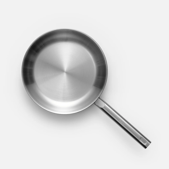 Serpenyő készlet 4.0 Standard, 2 db - Szegecs nélküli, többrétegű rozsdamentes acél serpenyő + szegecs nélküli, többrétegű rozsdamentes acél serpenyő kerámia bevonattal