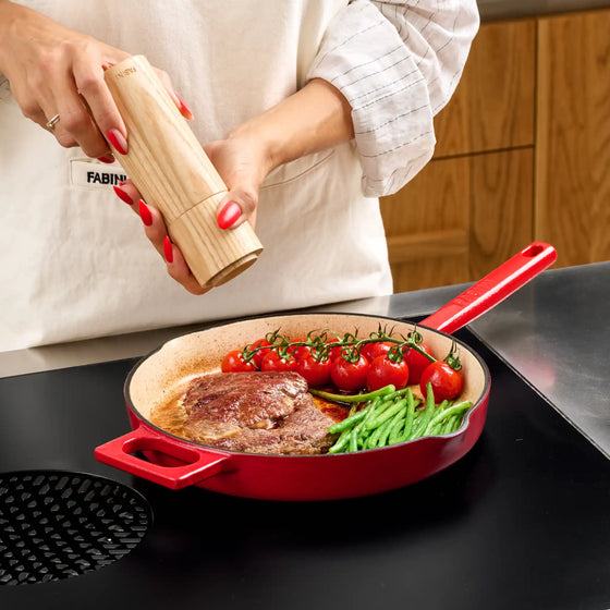 Serpenyő Mattia 3.0, ø 26 cm - Zománcozott öntöttvas serpenyő fedő nélkül, matt piros