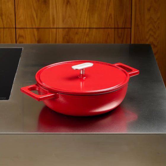Tegame serpenyő Mattia 3.0, ø 26 cm  - Zománcozott öntöttvas serpenyő fedővel, matt piros