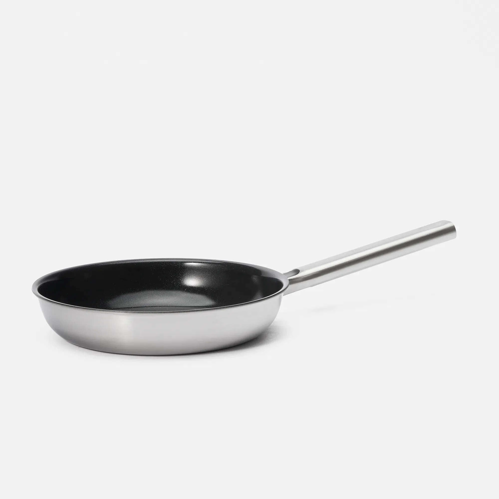 Serpenyő Lucca 4.0 Standard, ø 24 cm - Tapadásmentes, szegecs nélküli többrétegű rozsdamentes acél serpenyő kerámia bevonattal, fedő nélkül