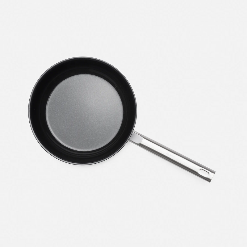 Serpenyő Lucca 4.0 Standard, ø 24 cm - Tapadásmentes, szegecs nélküli többrétegű rozsdamentes acél serpenyő kerámia bevonattal, fedő nélkül