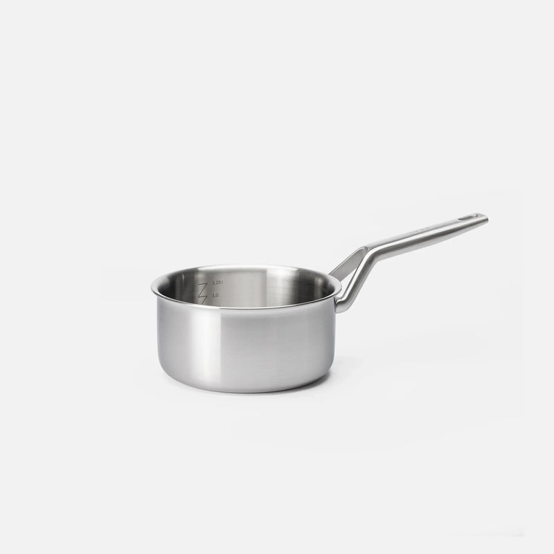 Nyeles lábas FABINI & Pohlreich 2.0, ø 16 cm (1,2 l) - Szegecs nélküli, többrétegű rozsdamentes acél nyeles lábas, fedővel