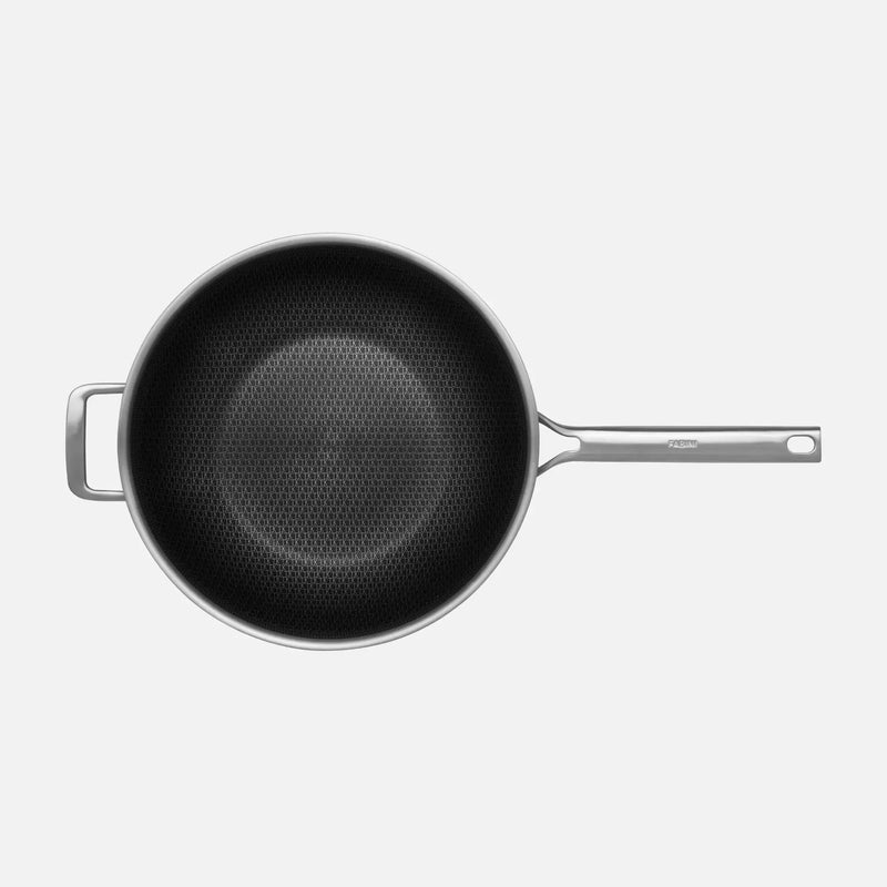 Wok serpenyő FABINI & Těhotnej kuchař, ø 30 cm - Szegecs nélküli, többrétegű rozsdamentes acél hibrid wok serpenyő kerámia bevonattal, fedő nélkül
