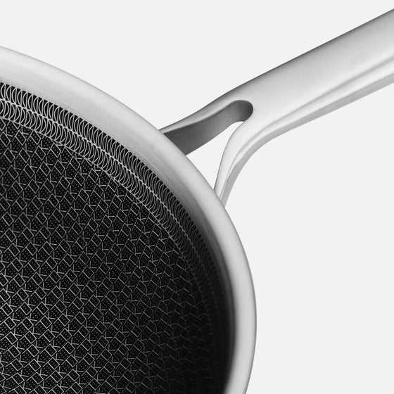 Wok serpenyő, ø 30 cm - Szegecs nélküli, többrétegű rozsdamentes acél hibrid wok serpenyő kerámia bevonattal, fedő nélkül