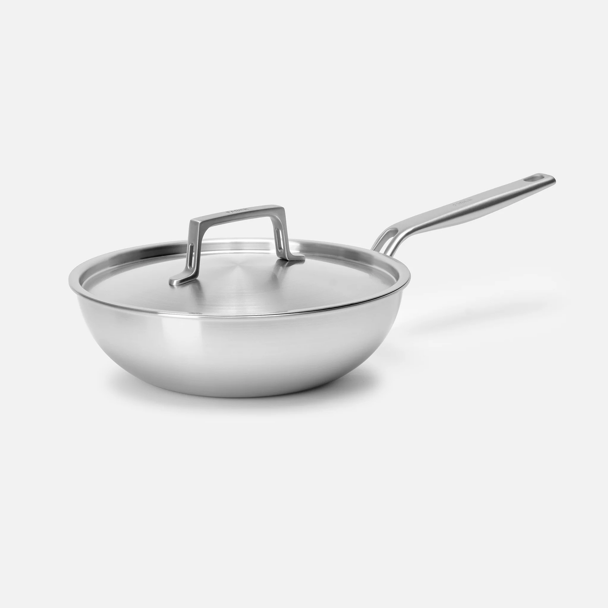 Wok serpenyő Lucca 4.0 Pro, ø 26 cm - Szegecs nélküli, többrétegű rozsdamentes acél wok serpenyő fedővel