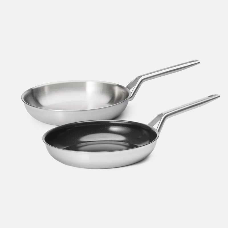 Serpenyő készlet FABINI & Pohlreich 2.0, ø 26 cm, 2 db - Szegecs nélküli, többrétegű rozsdamentes acél serpenyő + Szegecs nélküli, többrétegű rozsdamentes acél serpenyő tapadásmentes kerámia bevonattal