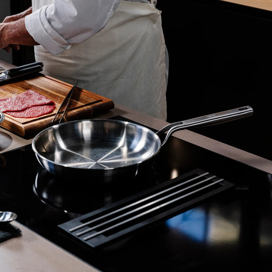 Serpenyő FABINI & Pohlreich, ø 26 cm - Szegecs nélküli serpenyő ötrétegű rozsdamentes acélból, fedő nélkül